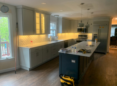 Professional under-cabinet lighting